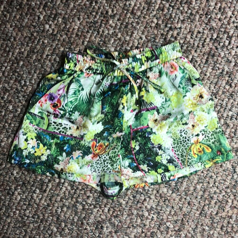 Zoa New York green leaf print shorts